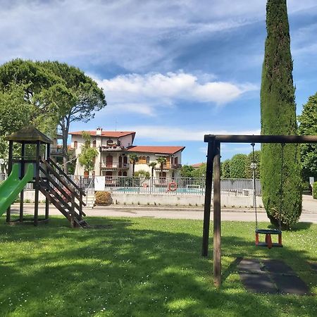 I Limoni Bilocale In Residence Con Piscina Peschiera del Garda Exterior photo
