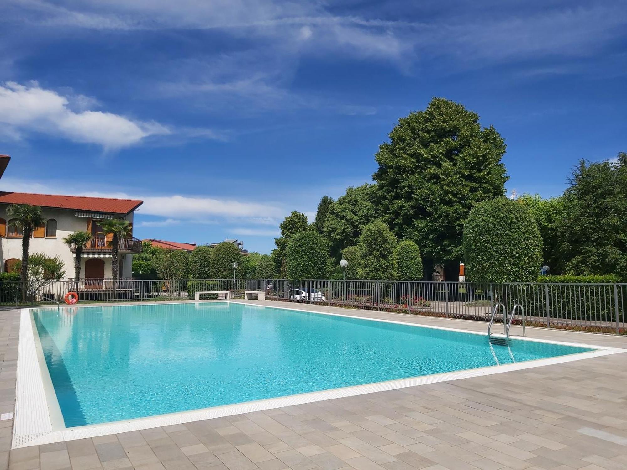 I Limoni Bilocale In Residence Con Piscina Peschiera del Garda Exterior photo